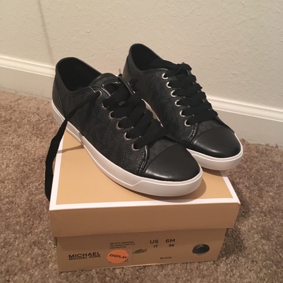 Last 1 Micheal Kors Signature PVC Sneakers - Picture 8 of 8